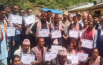 बैतडीको सुर्नयामा नवनिर्वाचित प्रतिनिधिहरुलाई प्रमाण–पत्र प्रदान 